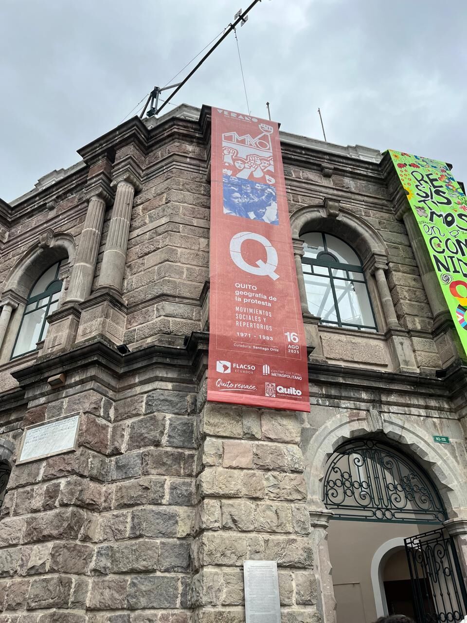 Banner roll up publicitario producido en Quito