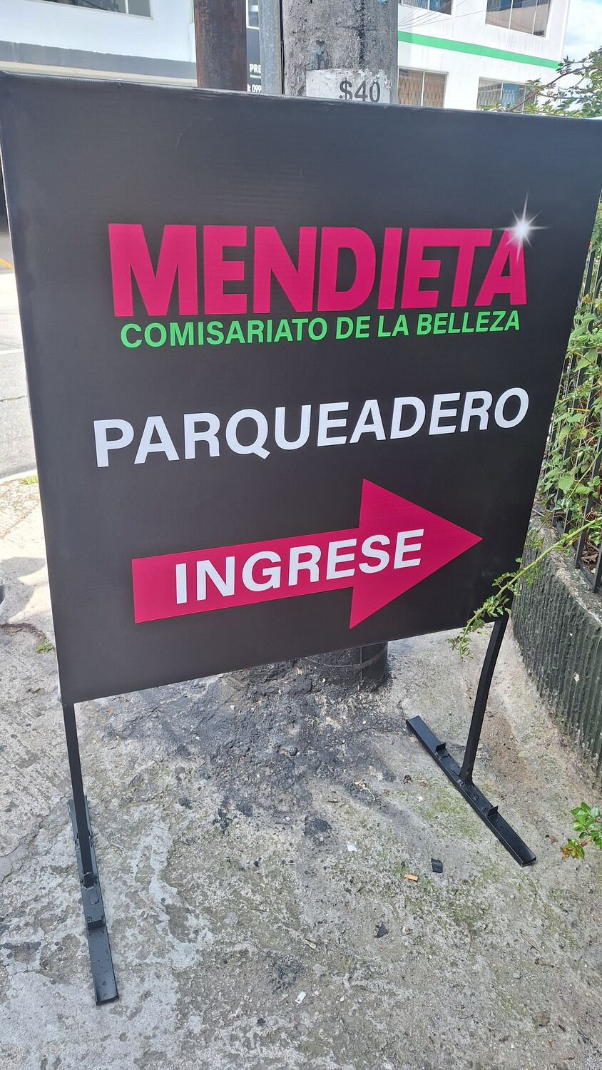 Caballete publicitario con banner