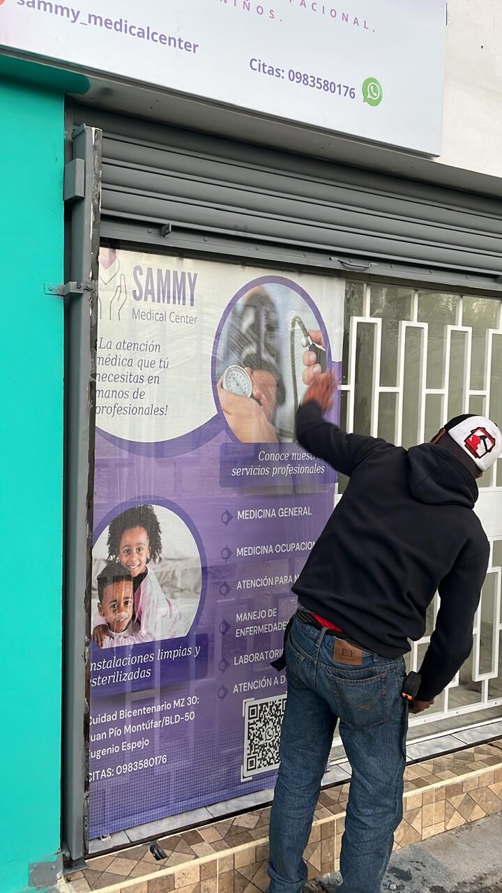 Vinilo microperforado para ventanas en Quito