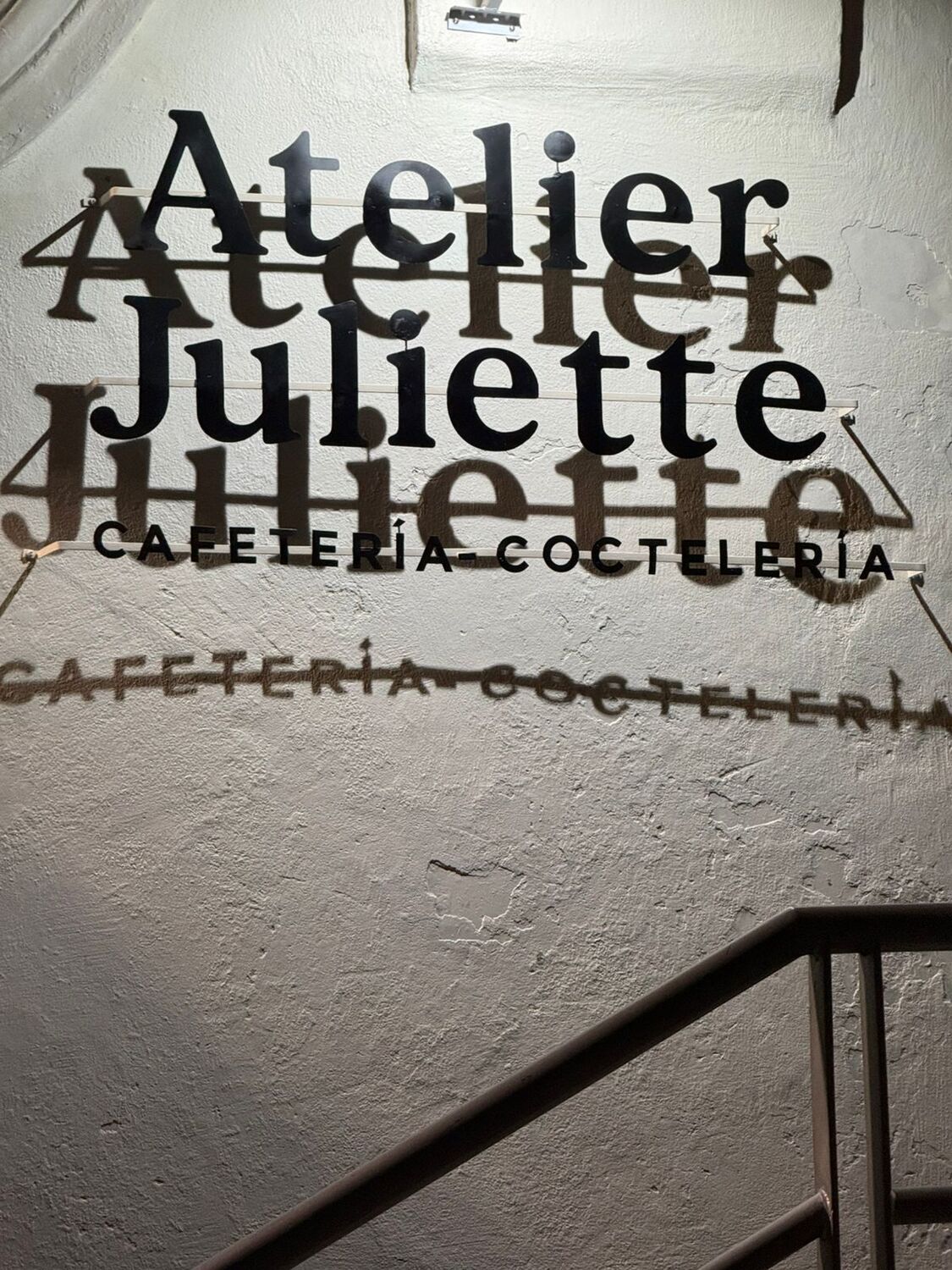 Rótulo en acero para fachada